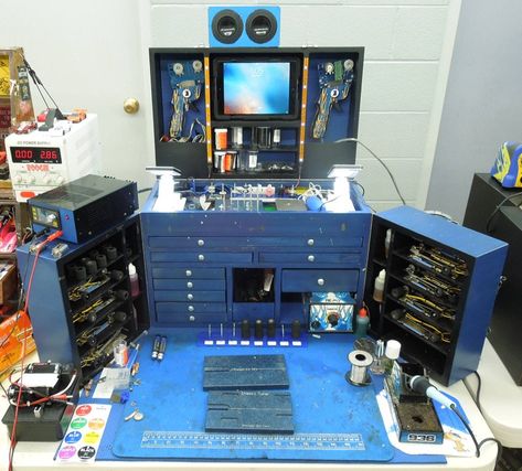 Workbench Electronics, Desks Aesthetic, Diy Lab Bench Power Supply, Portable Workstation, Workbench Ideas, Easy Woodworking Ideas, Home Lab, Portable Workbench, Diy Shop