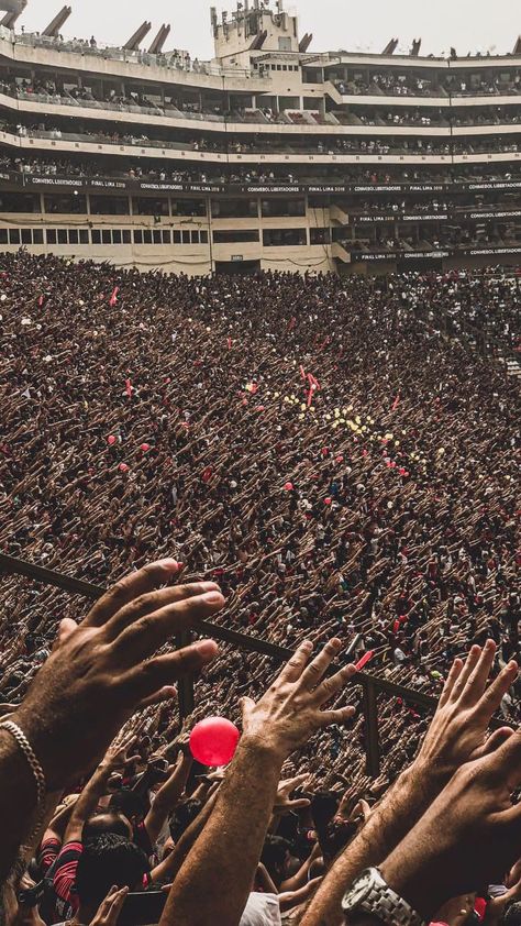 Stadium Wallpaper, Soccer Photography, Football Photography, Real Madrid Wallpapers, Soccer Stadium, Madrid Wallpaper, Football Images, Fotografi Vintage, Instagram Snap