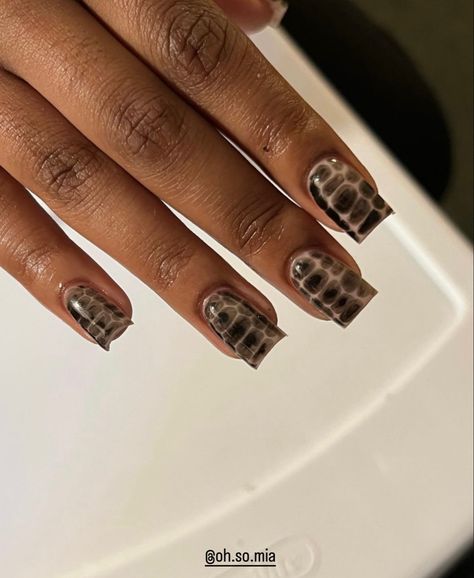 Short Black Croc Nails, Short Square Croc Nails, Full Croc Nails, Short Croc Nail Design, Short Alligator Nails, Black Alligator Nails, Black And White Croc Nails, Short Croc Print Nails, Short Nails Edgy