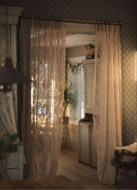 Cottage English, Rustic Fall Decor, Lace Curtains, Decor Essentials, Decoration Inspiration, Dream Apartment, House Room, Dream House Decor, Cottage Homes