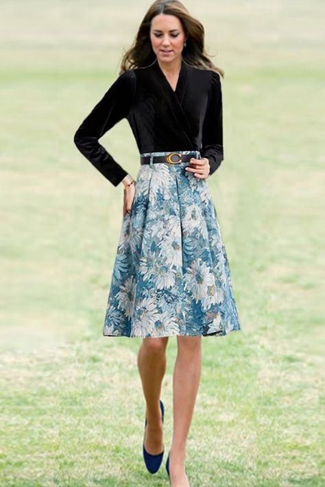 Black Kate Middle Inspired Velvet Floral Short Dress Kate Middleton Style Outfits, Looks Kate Middleton, Kate Middleton Dress, Kate Middleton Pictures, Kate Middleton Outfits, Yellow Gown, Princess Catherine, Middleton Style, Floral Dresses Short