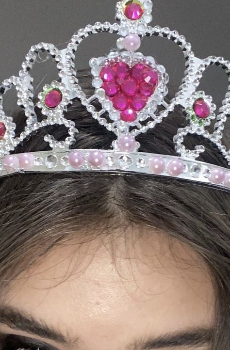 Pink Surprise Party, Pink Party Theme Aesthetic, Birthday Tiara Outfit, Pink And Black Party Aesthetic, Pink Party Aesthetic Ideas, Y2k Birthday Party Outfits, Pink Themed Party Outfit, Barbie Pink Birthday Party, Pink Party Decorations Aesthetic