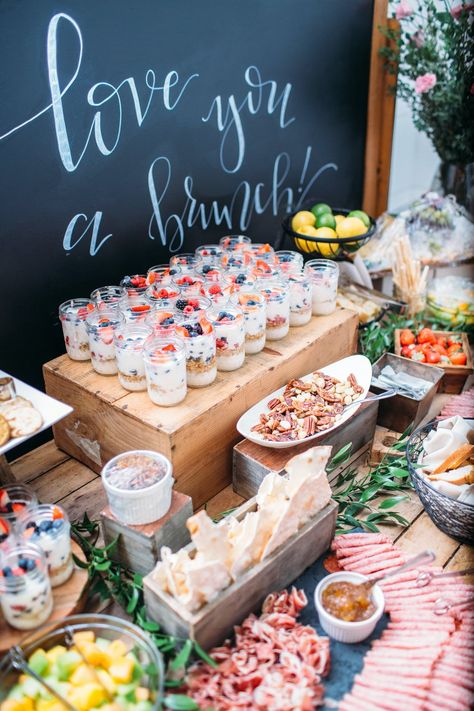 Brunch Wedding Decorations, Engagement Party Brunch Food Ideas, Wedding Morning Brunch, Wedding Rehearsal Brunch, Couples Shower Brunch, Winter Brunch Wedding, Brunch Ideas Wedding, Brunch Wedding Decor, Bridesmaids Brunch Ideas