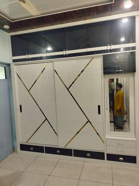 Almira Sunmica Design, Sliding Door Wardrobe Designs With Dressing Table, Sliding Wardrobe Doors With Mirror, Slider Almari Design, Cubbords Design Inside, Full Wall Almari Design Room, Sliding Almari Design, Latest Almari Design Bedroom, Almira Design For Bedroom