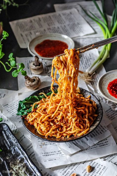 Vegan Dan Dan Noodles – Chez Jorge Chez Jorge, Dan Dan Noodles Recipe, Eating Noodles, Vegan Kimchi, Dan Dan Noodles, Vegan Chinese, Spiced Vegetables, Vegan Noodles, Wheat Noodles