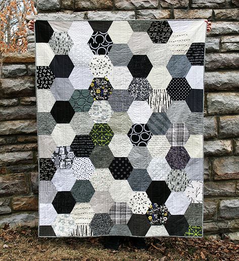 Hexagon Quilting, Black And White Quilt, Hexie Quilts Patterns, Colchas Quilting, Hexagon Quilt Pattern, Neutral Quilt, Black And White Quilts, Hexie Quilt, English Paper Piecing Quilts