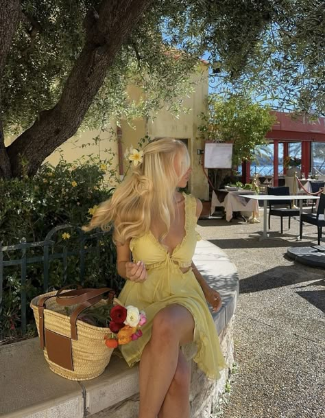 Soft Yellow Aesthetic, Julia Aesthetic, Rich Tita, Gold Jewelry Outfit, Mila Mikhailov, Soft Life Era, Italian Honeymoon, Fashion Overalls, Picnic Dates