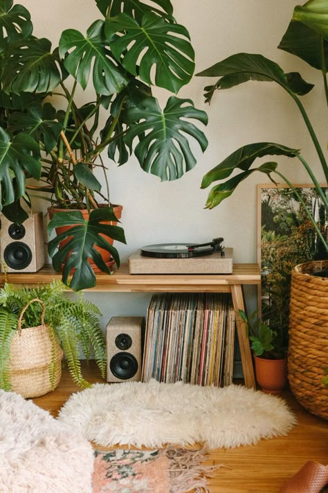 Creating a Jungle Record Corner — Black & Blooms Zimmer Diy, Vinyl Room, Record Room, Dekorasi Kamar Tidur, Room With Plants, Vintage Room, Room Inspiration Bedroom, Room Ideas Bedroom, Aesthetic Bedroom