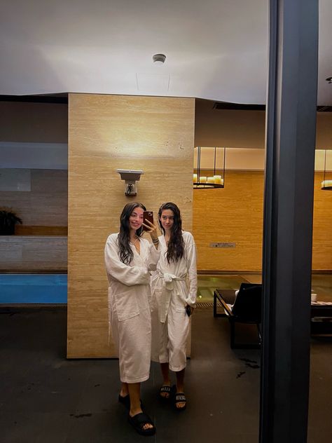 #spaday #besties #date #spa Spa Day Photos, Spa Day With Bestie, Spa With Friends, Spa Day With Friends, Hotel Aesthetic Photoshoot, Hotel Sleepover, Spa Date, Mat Barzal, Hotel Photoshoot