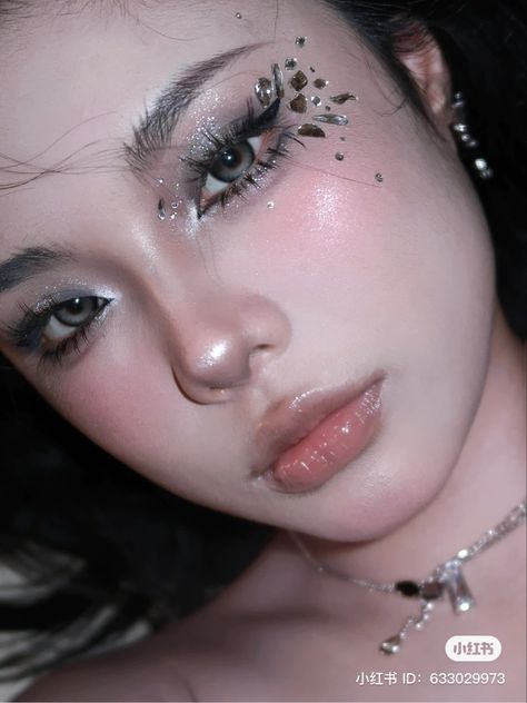 Enchanted Makeup Looks For Prom, Enchanted Makeup, Douyin Beauty, Makeup Party Night, Enchanted Night, Chinese Makeup, Prom Makeup Looks, Christmas Makeup, Prom Night