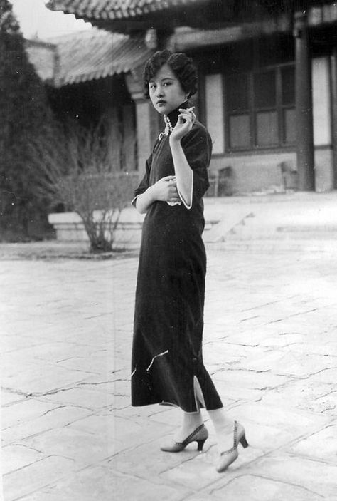 1920s Chinese lady Aloha Wanderwell, Flapper Girls, 1920 Women, Old Shanghai, Chinese Vintage, Vintage Lifestyle, Flapper Girl, 20s Fashion, Roaring Twenties