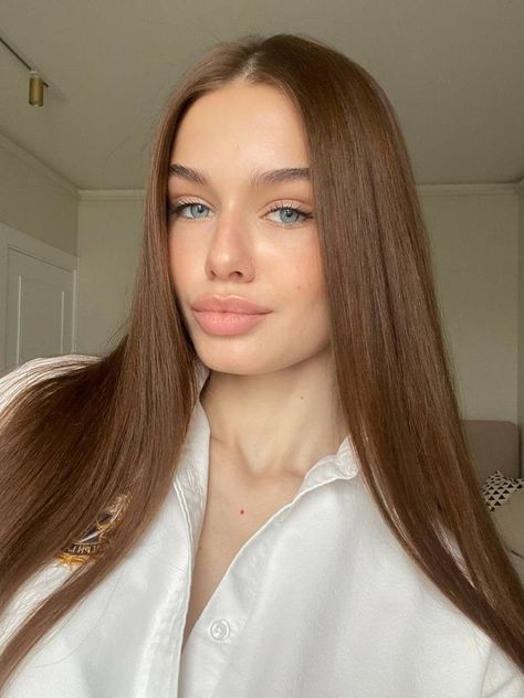 Brown Hair Pale Skin, Mocha Hair, Hair Pale Skin, Rambut Brunette, Golden Brown Hair, Chocolate Brown Hair Color, Honey Brown Hair, Brown Hair Looks, Brown Hair Blue Eyes