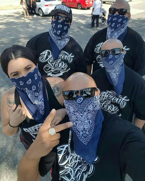 #Cholos #Cholas #Modelos #Tattoo #Sur #LowRiderBike #LowRiderGirl #LowRider #Gangster #Homies #LowBike Mexican Gangster Style, 18th Street Gang, Mexican Gangster, Gangster Style, Chicano Style, Cholo Style, Low Rider Girls, East La, Lowrider Bike