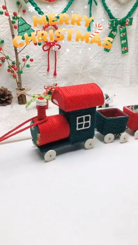 Diy Crafts Easy At Home, Christmas Art Projects, Cardboard Crafts Diy, Diy Christmas Village, Handmade Christmas Crafts, Fun Crafts To Do, Xmas Diy, Christmas Train, Cardboard Crafts