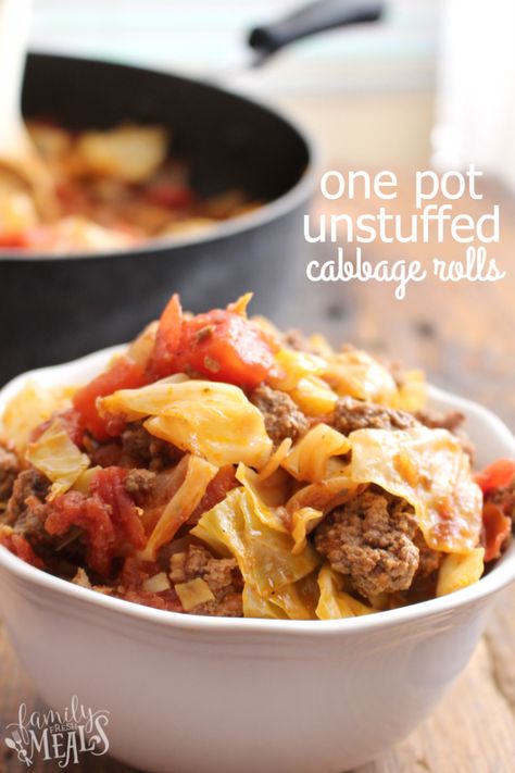 One Pot Unstuffed Cabbage Rolls - Healthy cabbage recipe served in a white bowl Easy Cabbage Roll Casserole, Instant Pot Cabbage, Crockpot Lasagna Easy, Easy Cabbage Rolls, Easy Cabbage Soup, Healthy Cabbage, Cabbage Recipes Healthy, Souvlaki Recipe, Boiled Cabbage