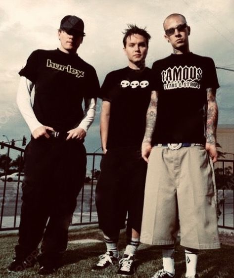 Pop Punk Outfits Men, Skate Punk Fashion, Skate Punk Style, Blink 182 Outfit, 2000s Outfits Men, Blink 182 Concert Outfit, 2000s Punk Fashion, Punk Outfits Men, Punk Fashion Men