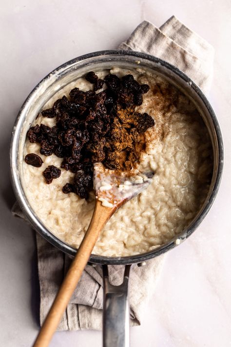 Cinnamon Raisin Rice Pudding - Cooking with Cocktail Rings Rice And Raisins, Rice And Raisins Recipe, Raisin Rice Pudding, Cinnamon Rice Pudding, Sweet Rice Pudding, Raisin Rice, Savory Dessert, Raisin Recipes, Fall Meals