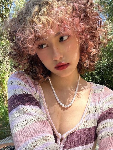 #prettygirl #oreohair #napolitanohair #femininegirl #aegyosal #prettymakeup #curlyhair #shorthair #curlyshorthair #pinkaesthetic #aesthetic #princess #picnic #fairyaesthetic #melaniemartinezaesthetic #melaniemartinez #portals #candygirl #lalalala Neopaliton Hair Curly, Curly Neopolitan Hair, Curly Haircut Long Hair, Neopolitan Hair Curly, Neapolitan Curly Hair, Neopolatin Hair, Neapolitan Hair Curly, Curly Split Dyed Hair, Neoploaton Hair