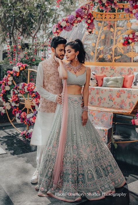 Royal Groom Indian, Lehenga Couple Shoot, Matching Wedding Outfits Couple, Couple Traditional Outfits Indian, Couple Outfits Indian, Engagement Outfits Indian Couple, Bride And Groom Indian Wedding Outfit, Lehenga Pastel, Lehenga Royal