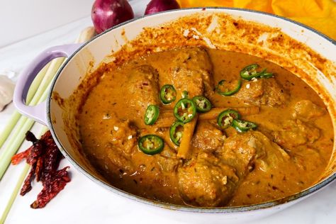 Chicken And Potato Curry, Malaysian Recipes, New York Times Cooking, Dried Chillies, Asian Street Food, Malaysian Food, Curry Chicken Recipes, Chinese Cooking, Chicken Curry