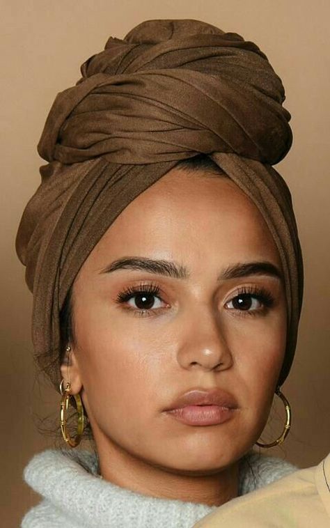 Hijab Turban Style, Headwrap Hairstyles, Estilo Hijab, Turban Hijab, Silk Scarf Wrap, Head Wrap Styles, Hair Wrap Scarf, Mode Turban, Hair Scarf Styles