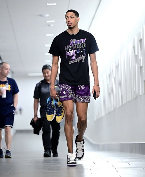 Tyrese Haliburton Outfit, Nba Players Fashion, Dunks Fashion, Basketball Shorts Outfit, Basketball Drip, Basketball Fits, Basketball Jersey Outfit, Nba Style, Tyrese Haliburton