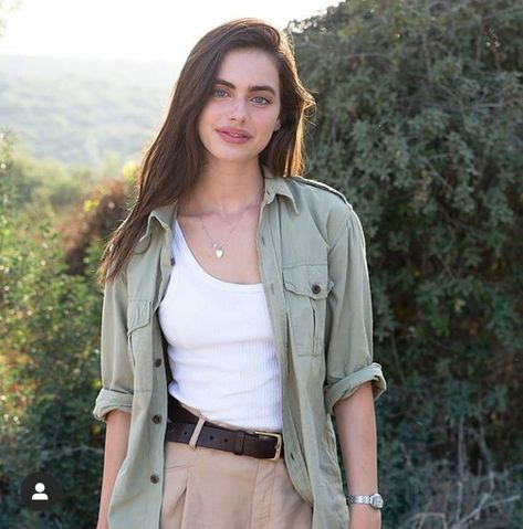 Roadtrip Outfits, Army Pants Outfit, Safari Outfit Women, Africa Safari Clothes, Yael Shelbia, Juliette Ferrars, Safari Outfit, Cute Hiking Outfit, Safari Outfits