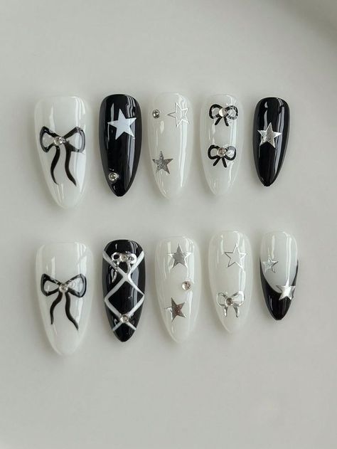 Nail Art Designs New Style, Black And White Nail Art Designs, New Nail Designs 2024, Cute Gothic Nails, Nail Art Designs Black And White, Cute Nail Designs Black, Black Nails Stars, Nail Black Design, Nails Art Black And White