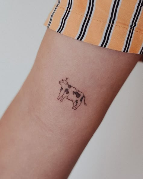 Cattle Tattoo Ideas, Cattle Tattoo, Farmer Tattoo, Cow Tattoos, Highland Cow Tattoo, Body Doodles, Earthy Tattoos, Matching Friend Tattoos, Cow Tattoo