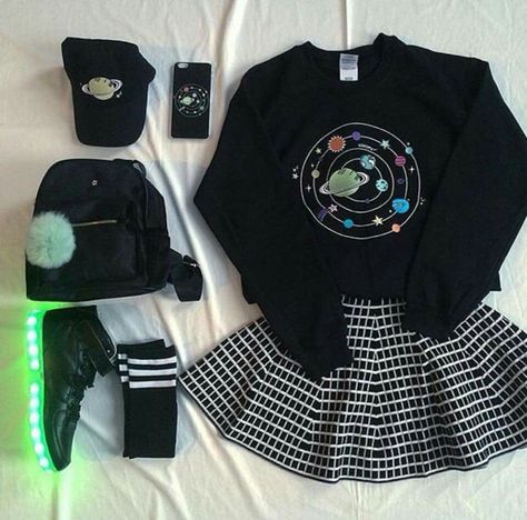 Space Outfit, Grunge Goth, Goth Outfits, Kawaii Clothes, Edgy Outfits, Mode Vintage, Visual Kei, Kawaii Fashion, Look Cool