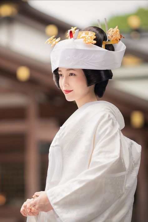 A Japanese bride wearing a Tsunokakushi and a kimono Traditional Japanese Wedding, Japanese Wedding Kimono, Bride Kimono, Japanese Bride, Japanese Traditional Clothing, Bridal Kimono, Japanese Wedding, Wedding Kimono, Traditional Bride