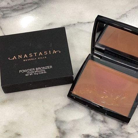 Anastasia Beverly Hills POWDER BRONZER in Mahogany NIB New In Box UNUSED Powder Bronzer, Anastasia Beverly Hills, Bronzer, Beverly Hills, Blush, 10 Things, Jewelry Watches, Plus Fashion, Outfit Inspo