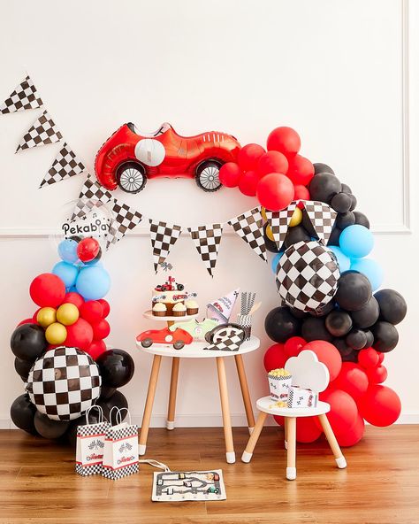 RACING THEME FOREVER🏎️🏁✨And this amazing racing-themed party bags did total justice to the theme, of course!Creative hands working their magic🪄 We‘re obsessed! 💕😍 #RacingParty #PartyTime #PartyMagic #KidsParty #PartyPack #Pekaboay #PekaboayParty #PartyInspiration #PartyIdeas Race Car Birthday Balloons, Car Balloon Garland, Race Car Themed Party, Car Themed Party, Car Balloon, Cars Cupcakes, Racing Theme, Car Themed Parties, Race Party