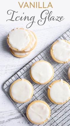 Glazed Icing Recipe, Ice Cookies, Bundt Cake Glaze, Glaze Donut, Cake Glaze, Icing Glaze, Simply Happy Foodie, Cinnamon Roll Icing, Cookie Glaze