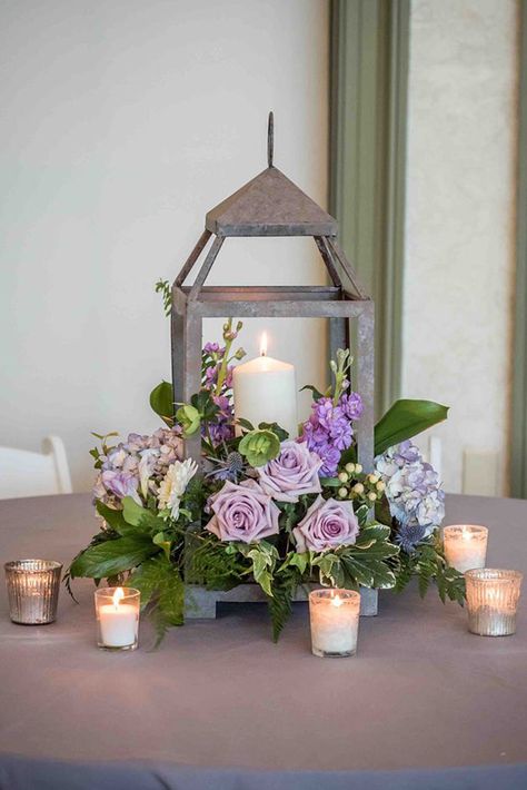 Purple Wedding Centerpieces, Lantern Centerpiece Wedding, Romantic Rustic Wedding, Spring Wedding Decorations, Lantern Centerpieces, Meteor Garden 2018, Unique Wedding Flowers, Lilac Wedding, Lavender Garden