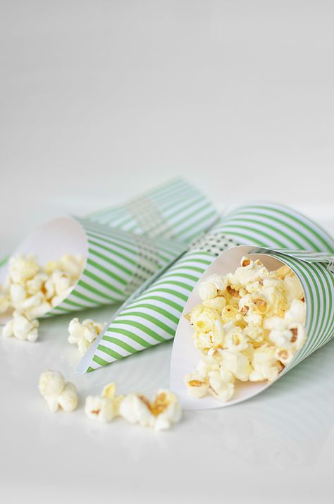 Wrap scrapbook paper into a cone, adhere with washi tape, and fill with popcorn. Popcorn Cones, Summer Traditions, Popcorn Popper, Backyard Movie Nights, Popcorn Party, Movie Snacks, Backyard Movie, Popcorn Bar, Paper Cones