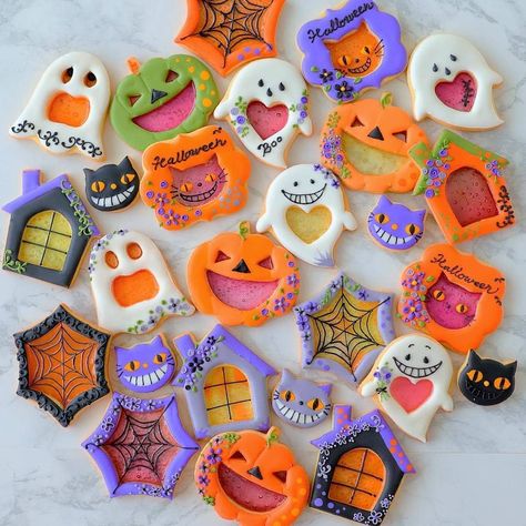 "I want an open mouthed ghost!" Halloween cookie assortment with sugar glass centers Sugar Glass, Sugar Frosting, Europe Countries, Halloween Series, Cookie Packaging, Holiday Mood, Cookie Box, Cookie Molds, Kawaii Halloween