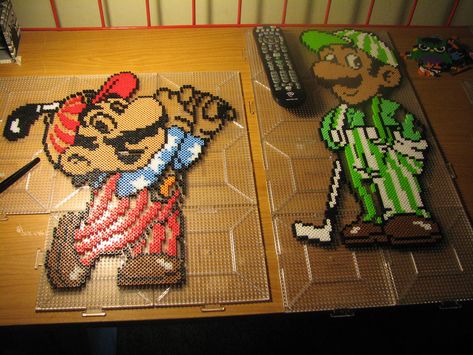 Perler Beads Designs Easy, Mario Perler Beads, Perler Mario, Melty Beads Patterns, Nintendo Perler, Hama Mario, Witchy Diy, Art Perler Beads, Perler Bead Mario