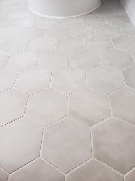 Vintage Bathroom Flooring, Bath Tile Floor Ideas, Honeycomb Bathroom Tile, Bathroom Hexagon Tile Floor White, White Octogon Tiles Bathroom, White Hexagonal Tiles Bathroom, Honeycomb Tiles Bathroom, Honey Comb Bathroom Floor, Hexagon Tile Kitchen Floor