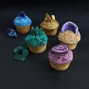 Incredibly gorgeous gemstone cupcakes. Cheesecake Tutorial, Crystal Cupcakes, Spring Cupcakes, Geode Cake, Diy Cupcakes, Diy Gemstone, Cake Inspiration, Cupcake Recipes, Let Them Eat Cake