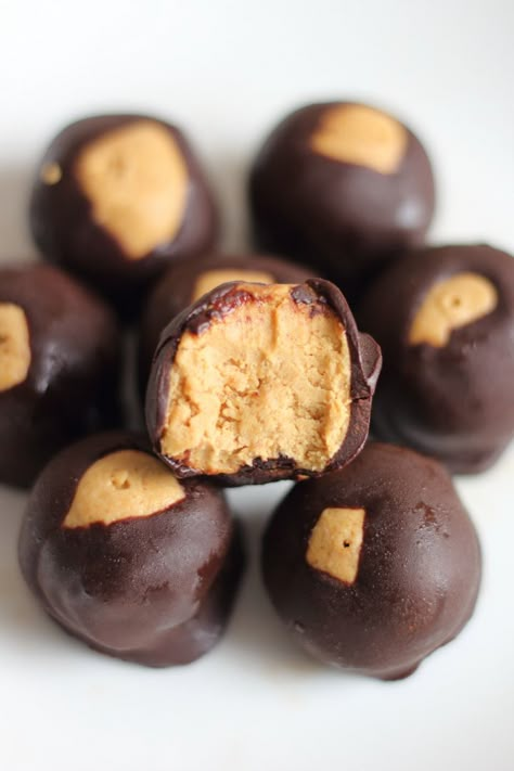 Buckeye Balls, Chocolate Protein Balls, High Protein Peanut Butter, Peanut Butter Buckeyes, Buckeyes Recipe, Homemade Chocolate Sauce, Dinner Recipes For Two Healthy, Recipes For Two Healthy, Healthy Dinner Recipes Vegetarian