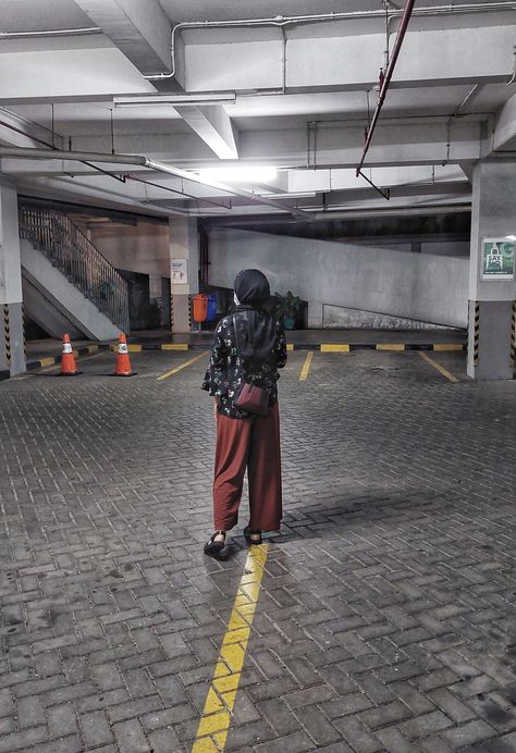 Inspo Modest OOTD while PPKM Hijab - Black by Vanilla Hijab Blouse - Flower Print Black by The Executive Cullotte - Terracota by Uniqlo Bag - Mini Ava Burgundy by Purotti Modest Ootd, Uniqlo Bag, Hijab Black, Hijab Blouse, Flower Print Blouse, Uniqlo Bags, Flower Print, Uniqlo, Bookstore