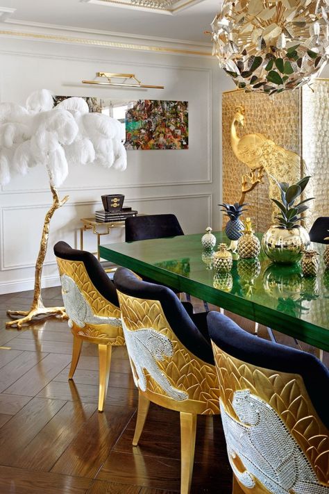 Chinoiserie Black And White, Gaudy Interior Design, Circus Interior Design, Art Museum Interior Design, Gaudy Decor, Eccentric Interior Design, Eccentric Interior, Exclusive Lifestyle, Room Green