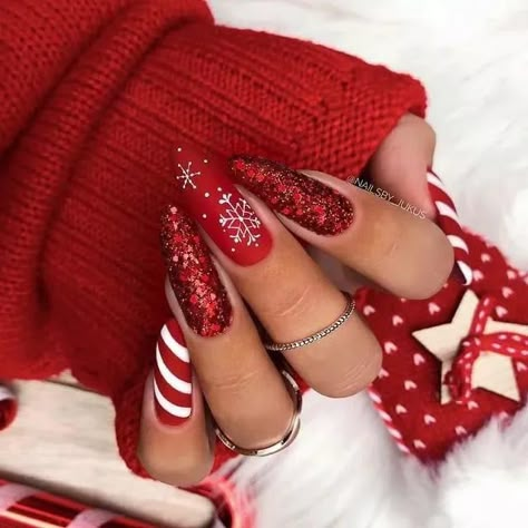 Cutest Nails, Snowflake Nail Design, Snowman Nails, December Nails, Fall Nail Trends, Christmas Nail Art Designs, Snowflake Nails, Beauty Inspo, Nail Swag