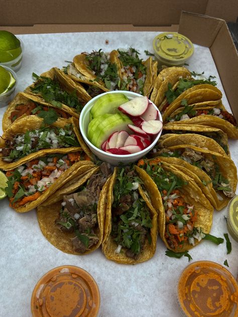 Taco Picnic, Tacos Recipes, Taco Night, Football Food, Taco Recipes, Taco Tuesday, Summer Picnic, Burritos, Picnic Table