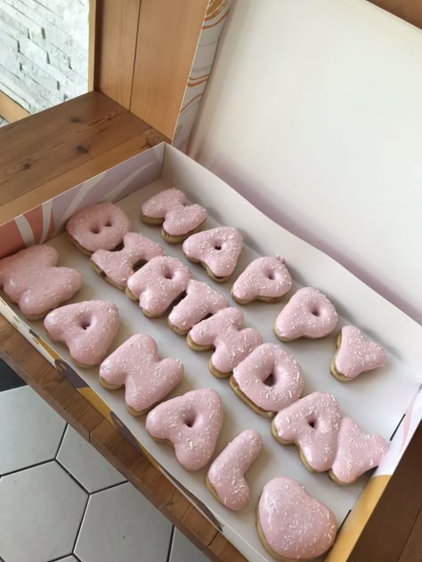 Dounats Decoration Birthday, Mini Donut Name Ideas, Letter Donuts Birthday, Happy Birthday Donuts Letters, Pink Donuts Aesthetic, Donut Names, Donut Business, Happy Birthday Donut, Birthday Pie