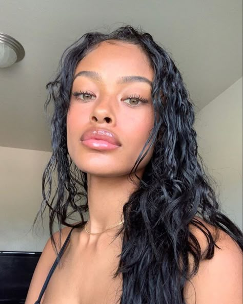 Vinetrria on Instagram, Vinettria on Twitter Baddie Hairstyles, Grunge Hair, Light Skin, Cute Makeup, Pretty Face, Hair Goals, Makeup Inspiration, Hair Inspo, Pretty People