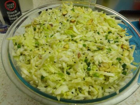 Whole Foods Cabbage Crunch. The original sold at WF salad bar is so simple but delish! Cabbage Crunch Salad, Whole Foods Recipe, Crunch Salad, Crunch Recipe, Refreshing Salad, Cabbage Salad, Cabbage Recipes, Salad Bar, Sliced Almonds