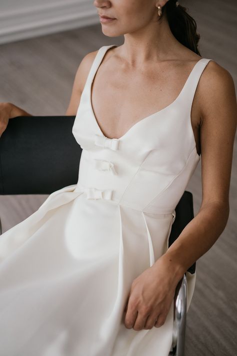 Modern wedding dress with V neckline and front bow detail, by UNBRIDLED STUDIO, UK Modern Minimalist Wedding Dress, Wedding Dress With Bow, Minimalist Wedding Dress, Structured Corset, Bow Tie Hair, Bow Wedding, Bow Wedding Dress, Bridal Studio, Bow Tie Dress