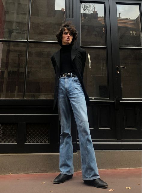 Flare Jeans Men Outfit, Mens Flared Jeans Outfit, Boot Cut Jeans Outfit, 70s Inspired Outfits, 70s Outfits, Fall Fit, Mens Outfit Inspiration, Elegante Casual, Mens Fashion Streetwear